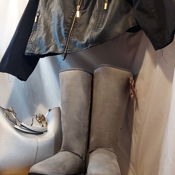 BOOTS - Picture 8 of 9